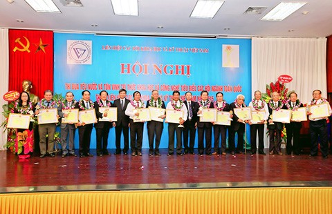 Tôn vinh 51 trí thức khoa học tiêu biểu