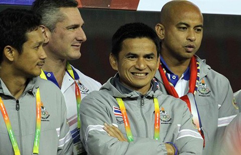HLV Kiatisak: ‘7 điểm, 3 trận là đủ!’