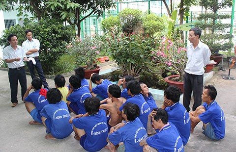 Không biết bàn giao người nghiện cho ai