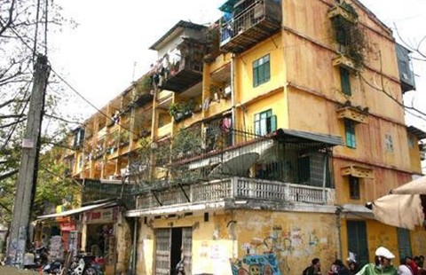 Hà Nội: Kiểm tra chung cư cũ sau vụ sập biệt thự cổ