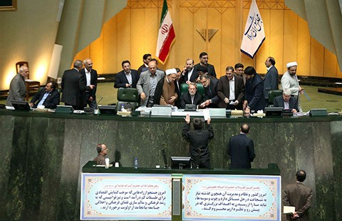 Quốc hội Iran thông qua thỏa thuận về hạt nhân