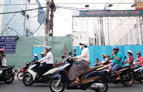 Cao ốc ‘đụng’ metro: Chưa biết xử sao!