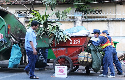 Giám đốc nhận lương ‘khủng’ chỉ bị khiển trách