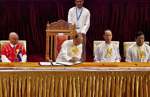 Tám nhóm Myanmar thỏa thuận ngừng bắn