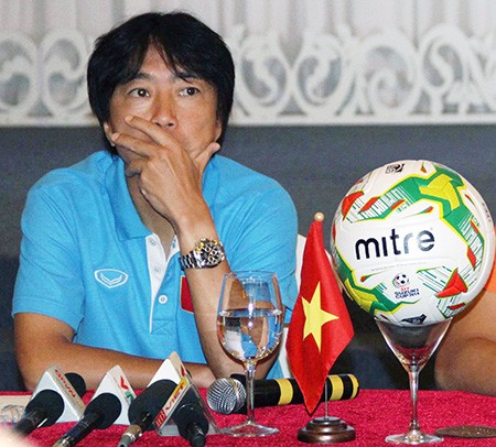 HLV Miura một mình chống đỡ