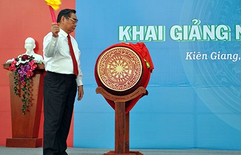Ông Lê Hồng Anh dự lễ khai giảng ĐH Kiên Giang