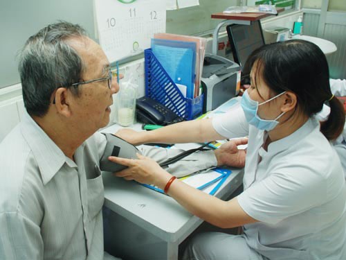 Không để người bệnh trả thêm khi điều chỉnh giá dịch vụ y tế