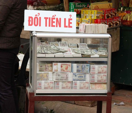 Đề nghị cấm chém lợn, thu phí đổi tiền lẻ trong lễ hội