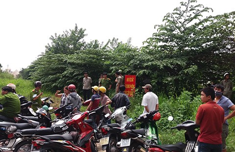 Cô gái trẻ bị đốt cháy trong nhà hoang