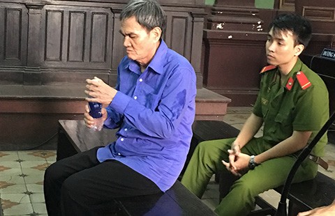 Giảm án bị cáo giết hàng xóm vì chuyện không đâu