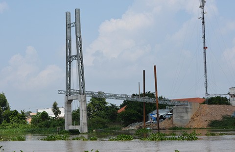 ‘Mố cầu dây văng sạt vì ít tiền’