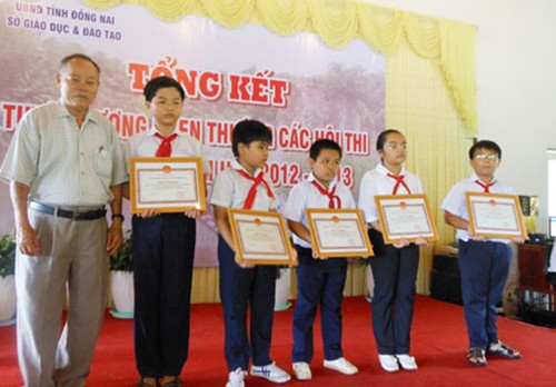 Sửa quy định kỷ luật, khen thưởng học sinh