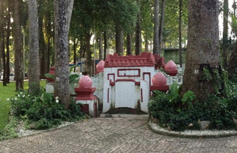 Chuyện lạ mộ cổ Sài Gòn