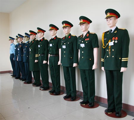 Muốn may quân phục phải xin phép