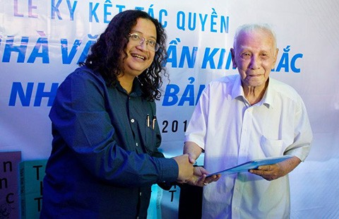 Nhà văn Trần Kim Trắc lí lắc tuổi 86