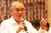 Quan chức bóng đá, ông là ai?