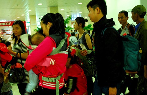 Người Việt bay sang Thái Lan về quê ăn tết