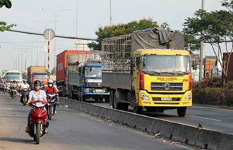Cấm xe tải trên quốc lộ 1:Thanh tra giao thông nói gì?