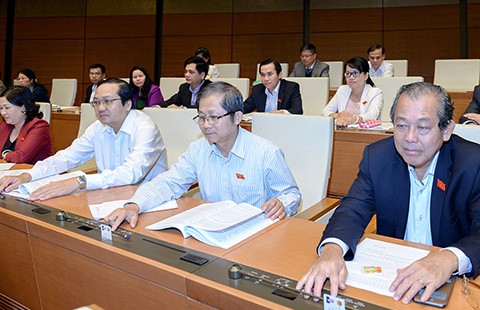 Cho nghe lén điện thoại để tóm quan tham