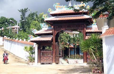 Dừng đập biệt phủ trăm tỉ: Trái ý dân