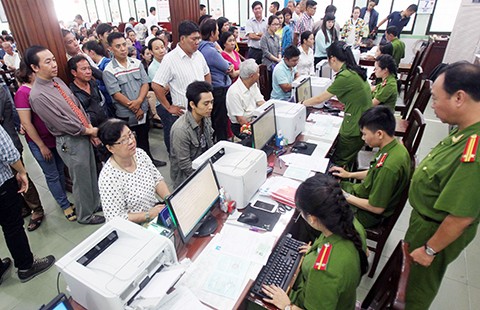 Đổ xô đi làm CMND 12 số