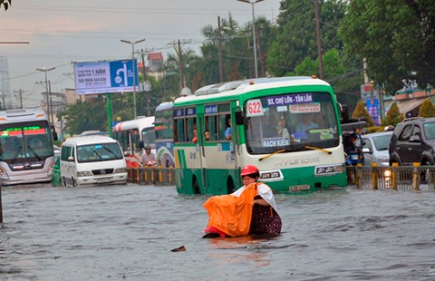 Chất vấn lời hứa cả nhiệm kỳ của các lãnh đạo