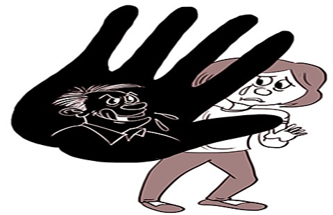 Cán bộ huyện đoàn thả dê nữ sinh