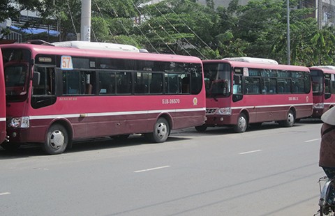 Bãi đậu xe buýt làm khổ dân