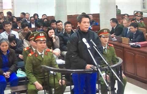 Các bị cáo ngân hàng, hải quan đều chối tội