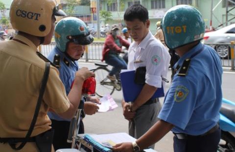 ‘Đánh’ mạnh xe “dù” trong trung tâm TP