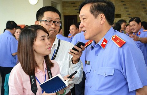 Ngăn chặn việc lạm quyền