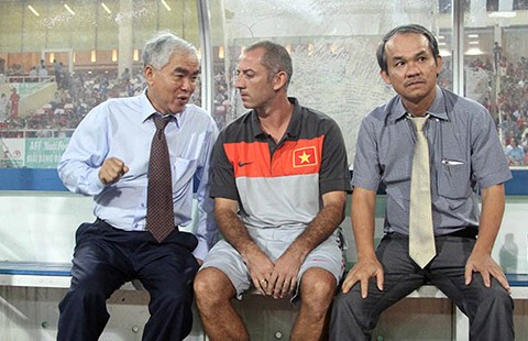 Không ngồi chung mâm
