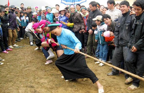 Chào năm mới, tôn vinh kéo co
