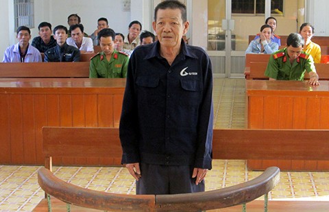 Yêu râu xanh 67 tuổi xâm hại cháu bé 10 tuổi