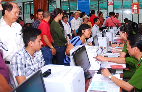 Đổ dồn làm căn cước công dân