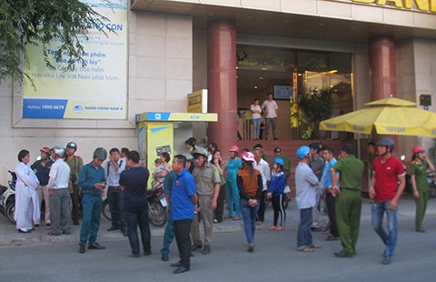 Chủ khách sạn gây sức ép với ngân hàng