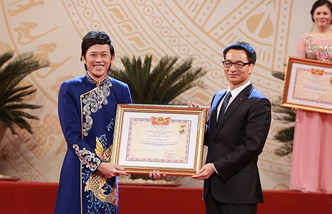Nghệ sĩ Hoài Linh và tiếng vỗ tay to nhất