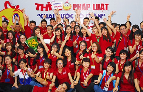 Thi đố pháp luật ‘chai nước có gián’: Thông điệp cho DN và người tiêu dùng