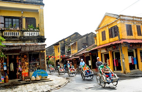 Hướng dẫn viên quỵt vé phố cổ