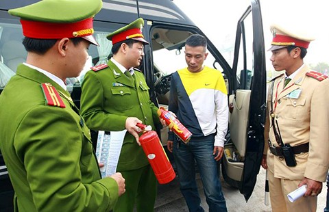 Chưa phạt ô tô thiếu bình chữa cháy