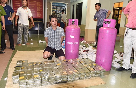 Bắt giữ gần một tấn heroin