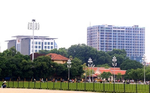 Vụ cao ốc 8B Lê Trực: Họp kỷ luật cán bộ và cưỡng chế cắt ngọn tòa nhà