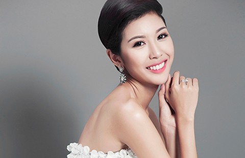 Á hậu Thúy Vân nói tiếng Anh như gió trên sóng truyền hình Úc