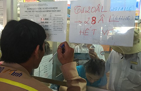 Nhà xe tìm đủ cách “móc túi” hành khách
