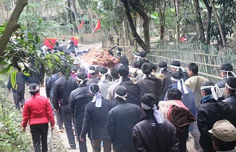 Khăn tang trắng xứ Mường