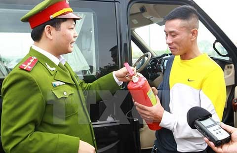 Làm chính sách kiểu ‘đánh úp’!