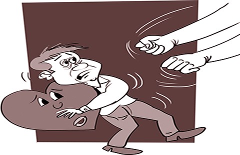 'Đón’ chồng và bồ nhí trước khách sạn