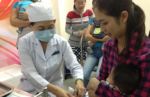 TP.HCM tiếp tục tiêm 12.500 liều vaccine dịch vụ Pentaxim