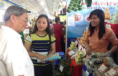 Sinh viên tất bật làm thêm ngày tết