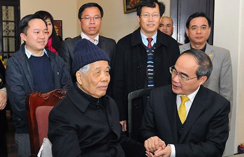 Ông Nguyễn Thiện Nhân thăm hỏi các nguyên Tổng Bí thư